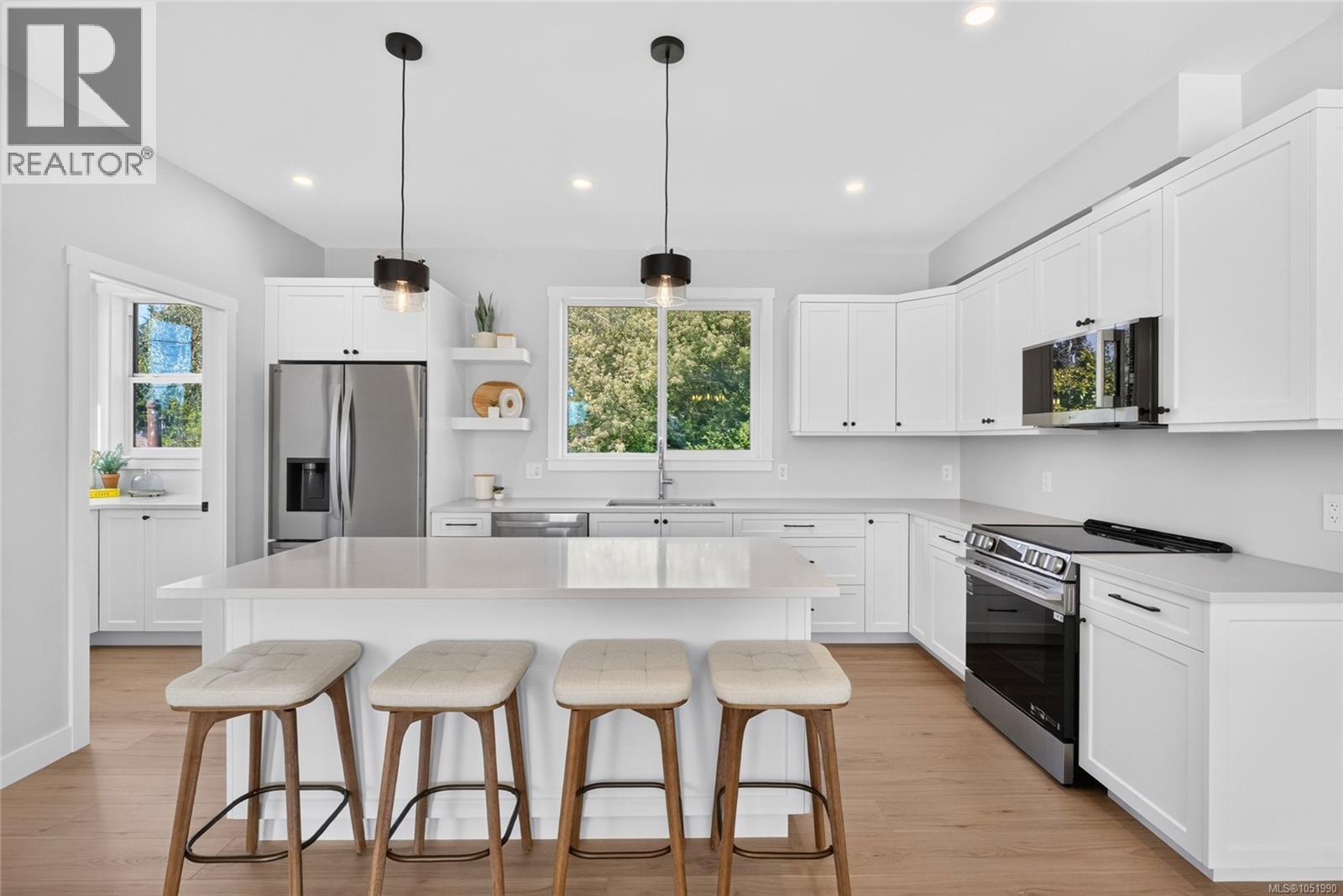 2022A Galerno Rd, Campbell River