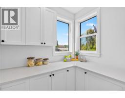 Living room - 2022a Galerno Rd, Campbell River, BC V9W0A2 Photo 15