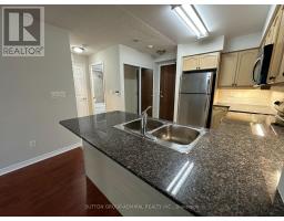 911 - 185 Oneida Crescent, Richmond Hill, ON L4B0B1 Photo 6
