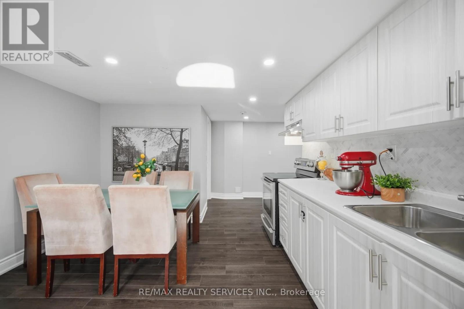 607 WOODWARD AVENUE - 36