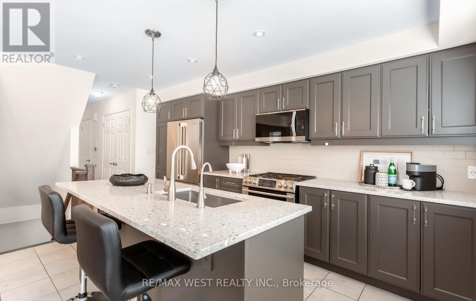 #90 1000 ASLETON BOULEVARD - 29