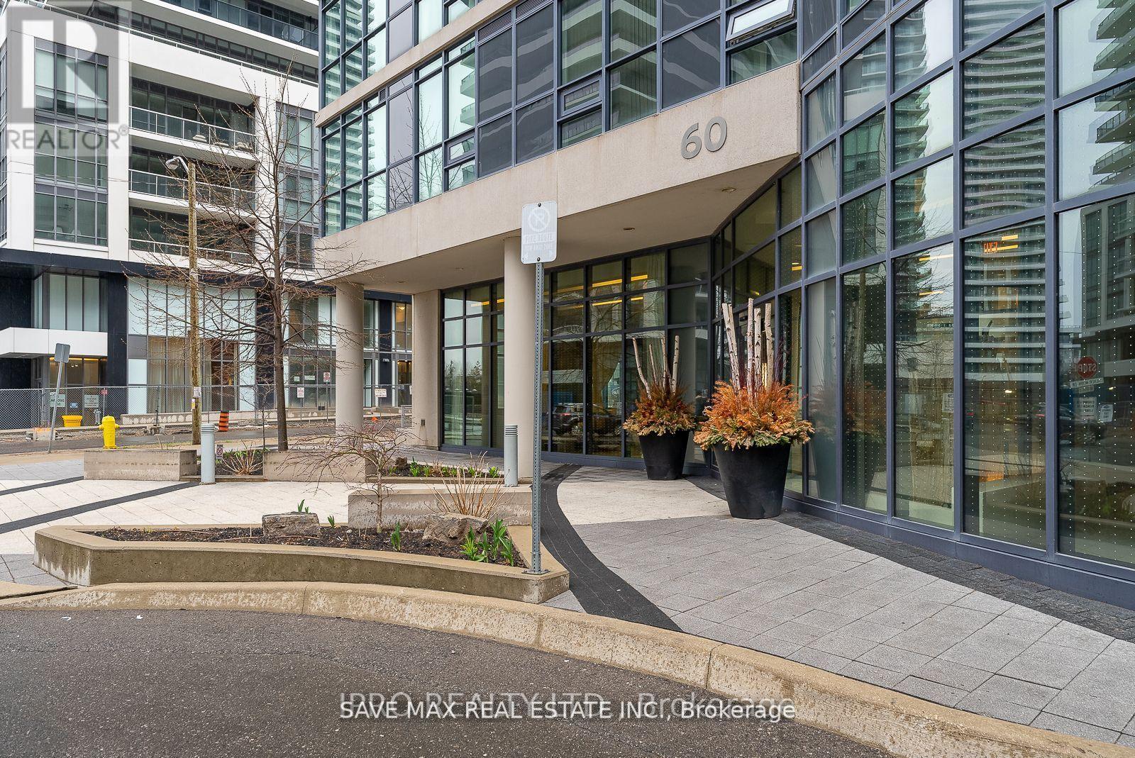 60 Annie Craig Drive — photo 2