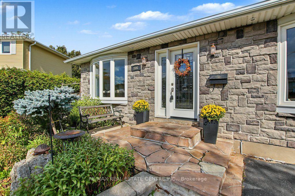 806 Hudson Court, Milton, ON photo 4