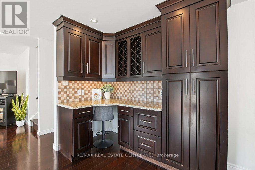 806 Hudson Court, Milton, ON photo 9