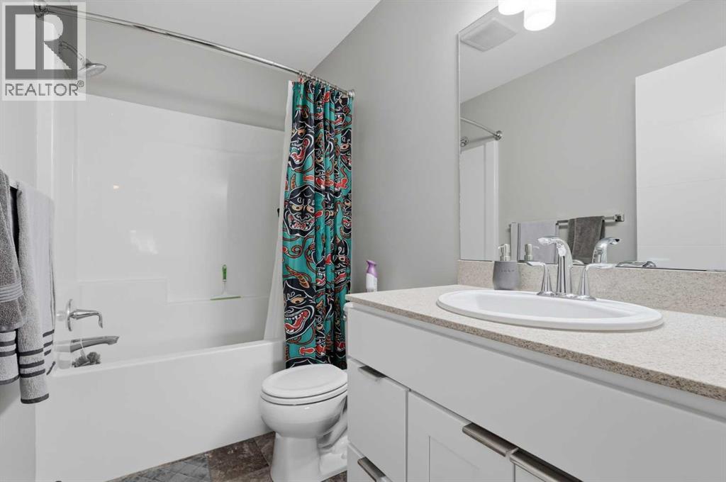 #2 466 Highlands Boulevard W - 16