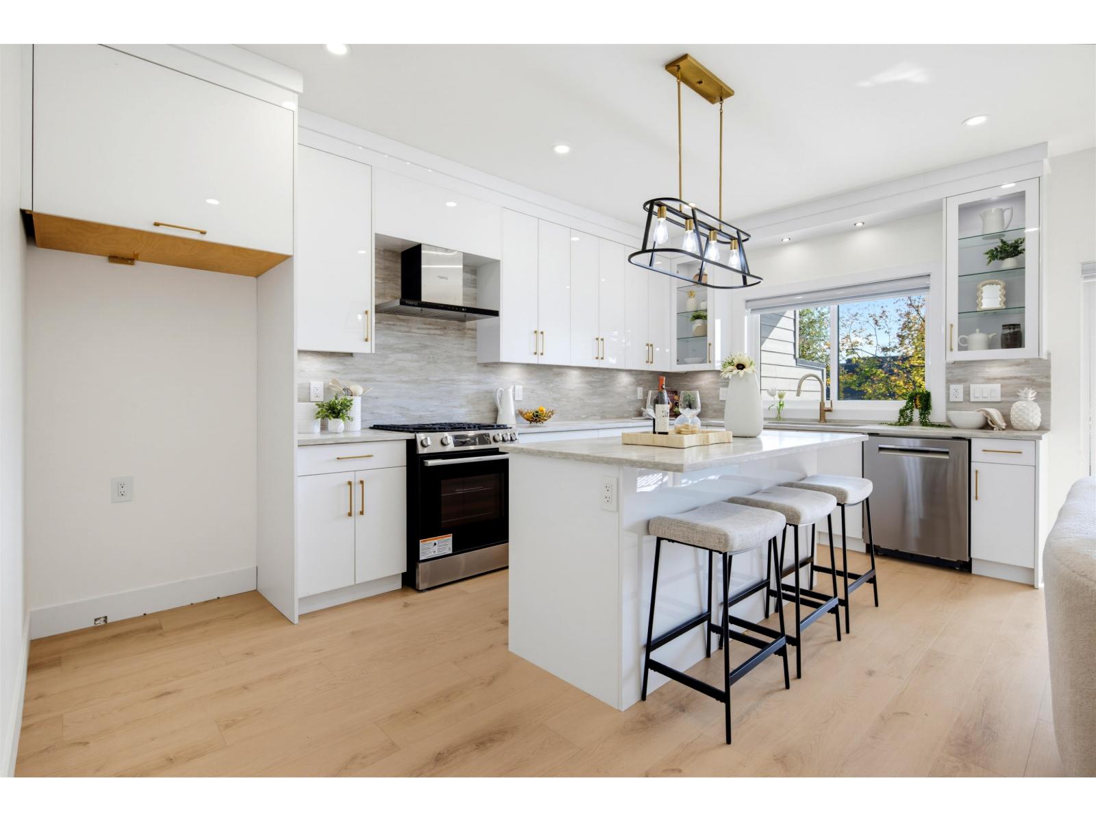 1 19128 61A AVENUE, Surrey - Image 1