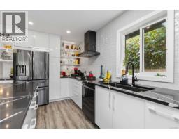 Balcony - 7081 East Saanich Rd, Central Saanich, BC V8M1Y3 Photo 7