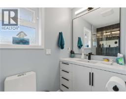 Kitchen - 7081 East Saanich Rd, Central Saanich, BC V8M1Y3 Photo 12