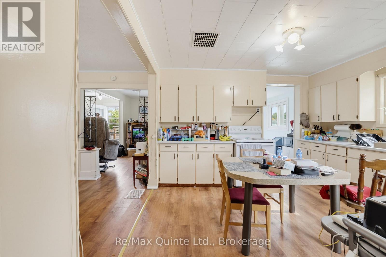 84 Moira Street East, Belleville, ON photo 27
