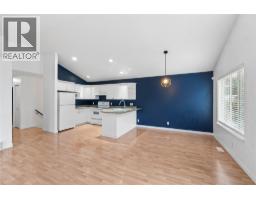 Living room - 1198 Raven Drive, Kamloops, BC V2B8P3 Photo 9