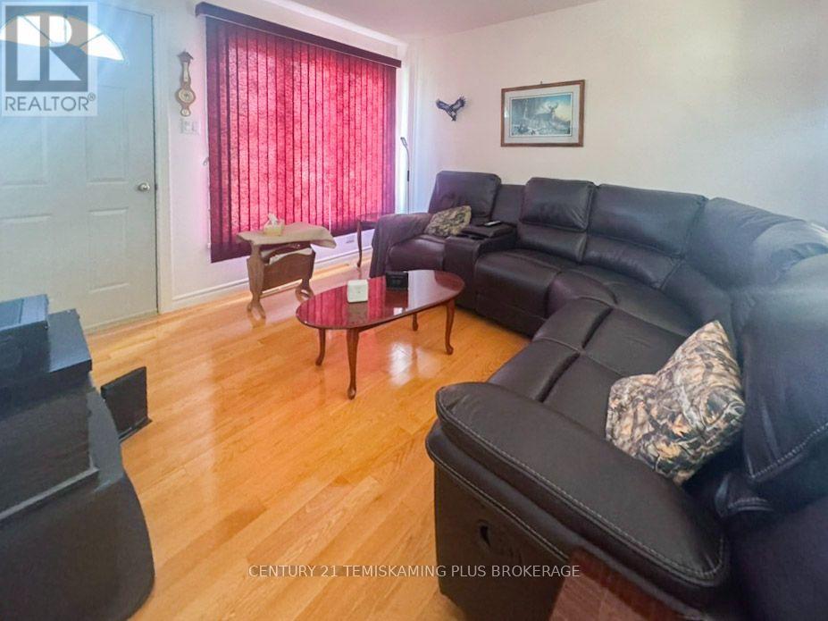 88 KATHERINE STREET - 7