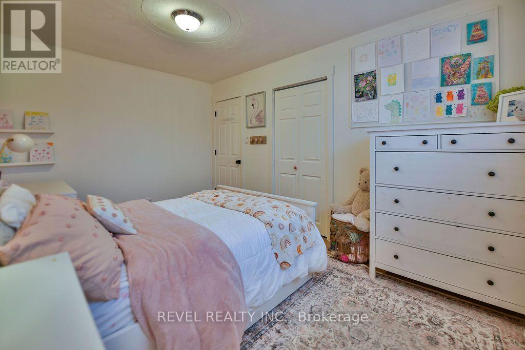 208 OTTOLEN STREET - 26