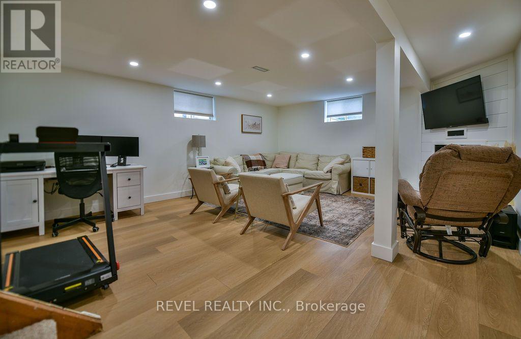 208 OTTOLEN STREET - 34