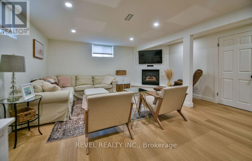 208 OTTOLEN STREET - 36