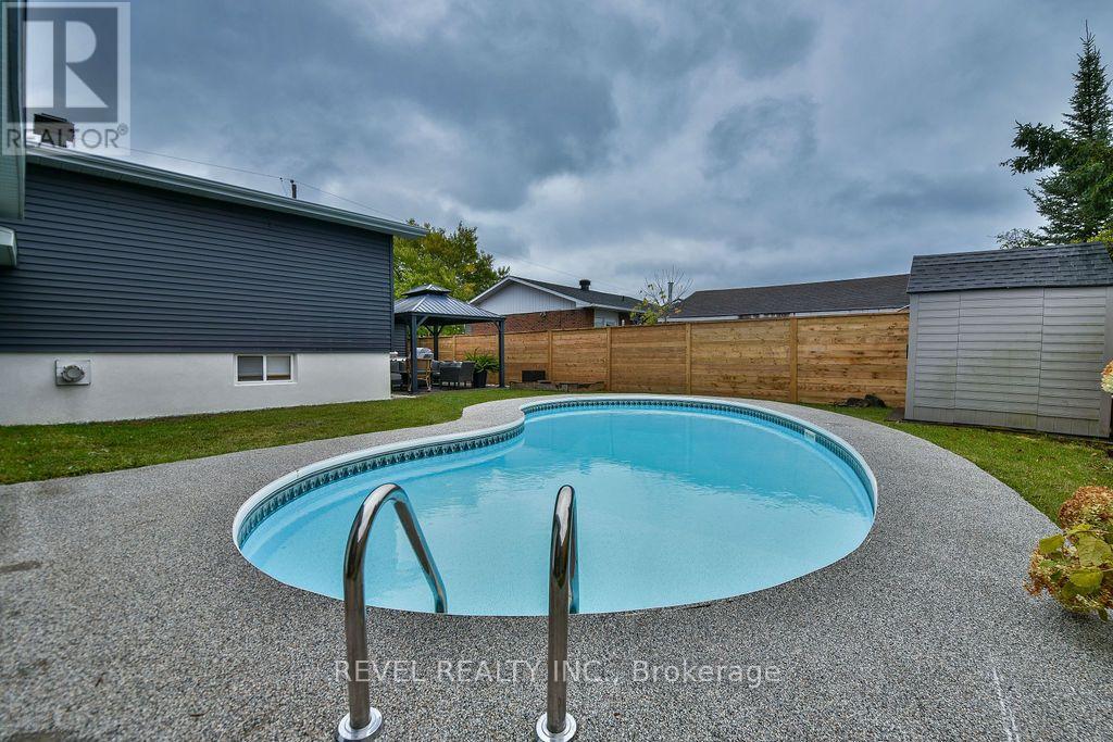 208 OTTOLEN STREET - 43