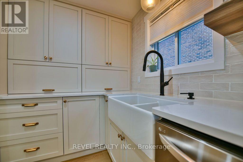 208 Ottolen Street — photo 8
