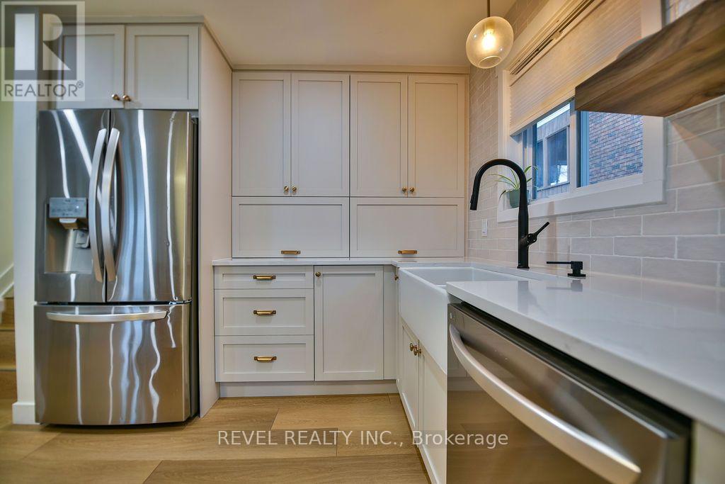 208 OTTOLEN STREET - 9