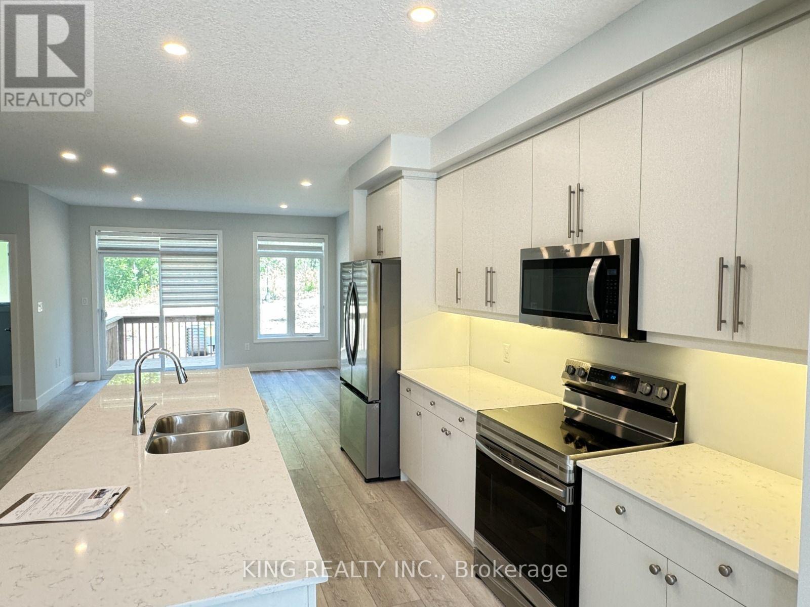 990 Deveron Crescent — photo 10