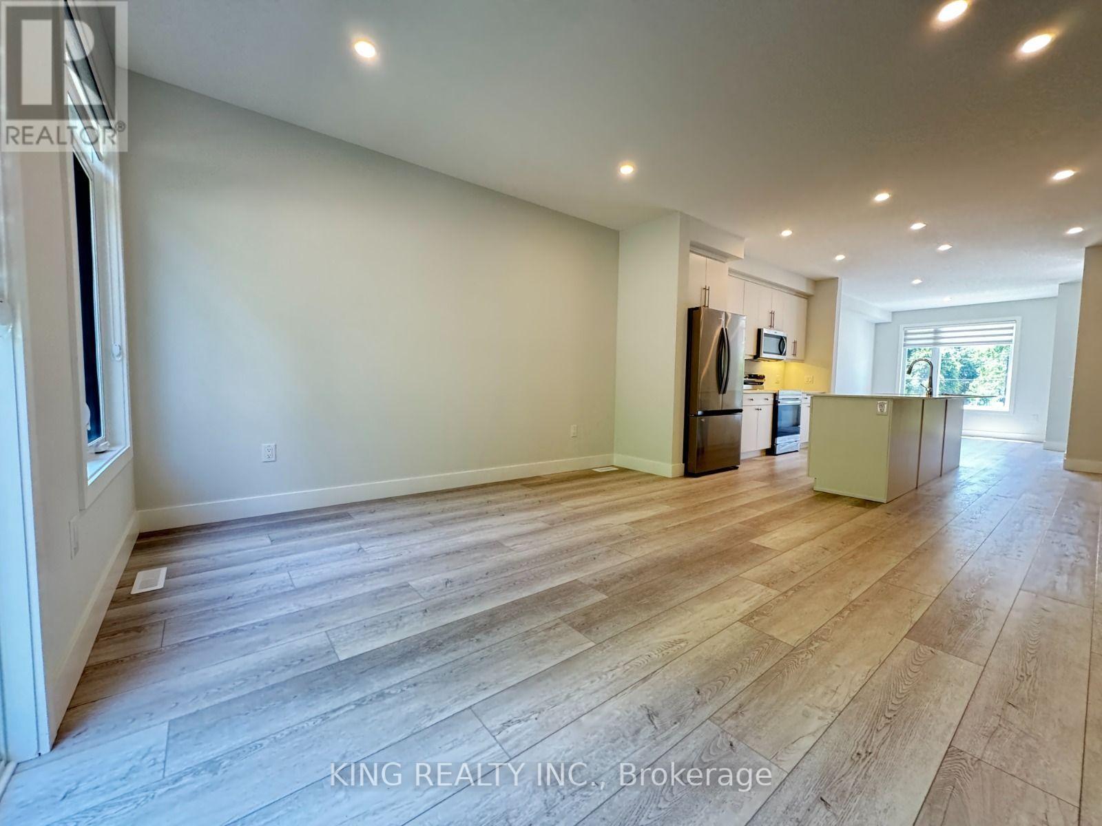 990 Deveron Crescent — photo 14