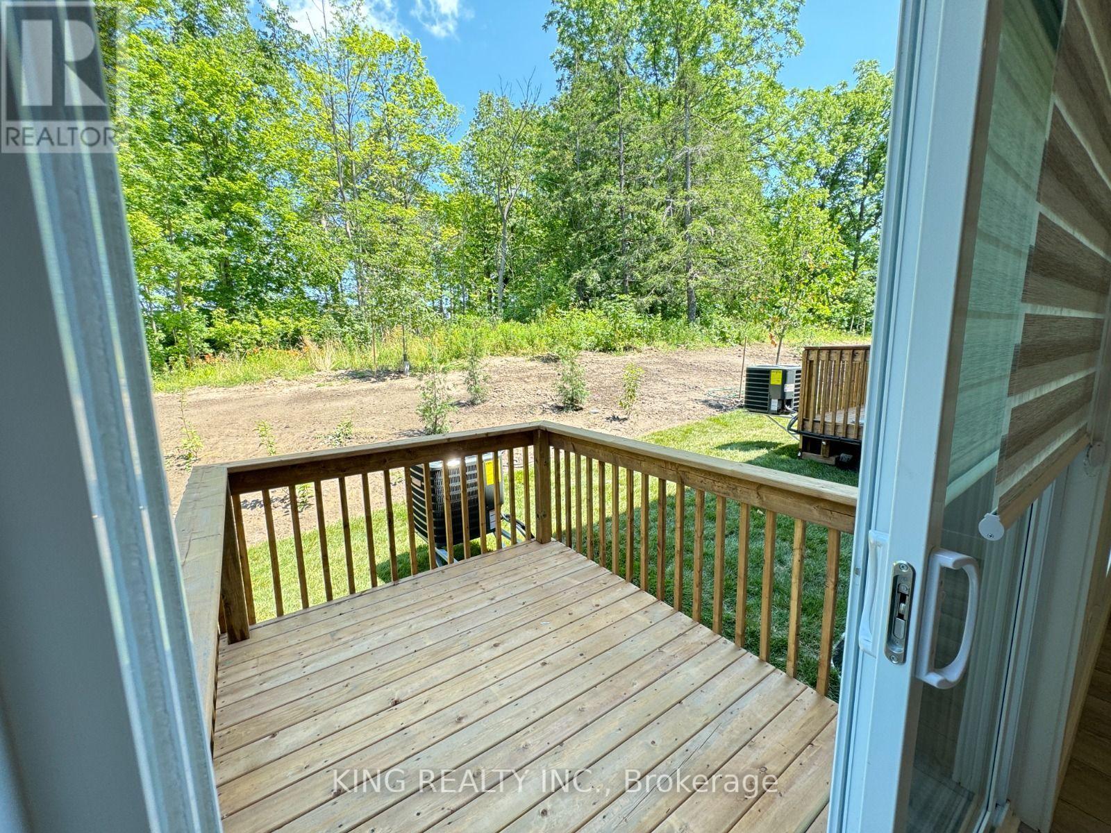 990 Deveron Crescent — photo 16