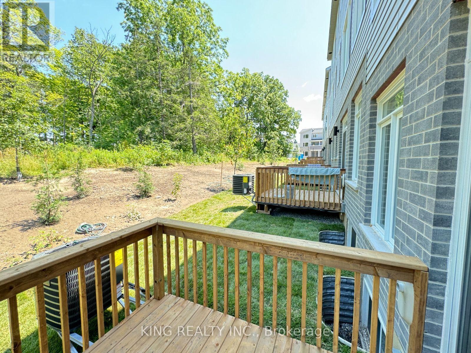 990 Deveron Crescent — photo 17