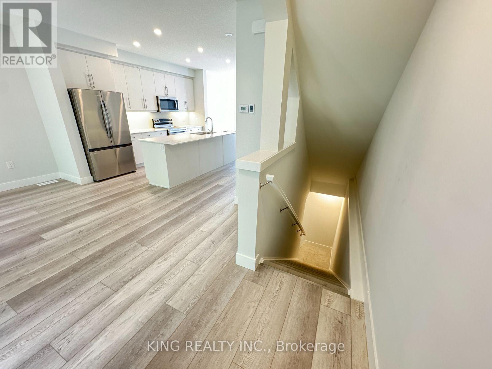 990 Deveron Crescent — photo 21