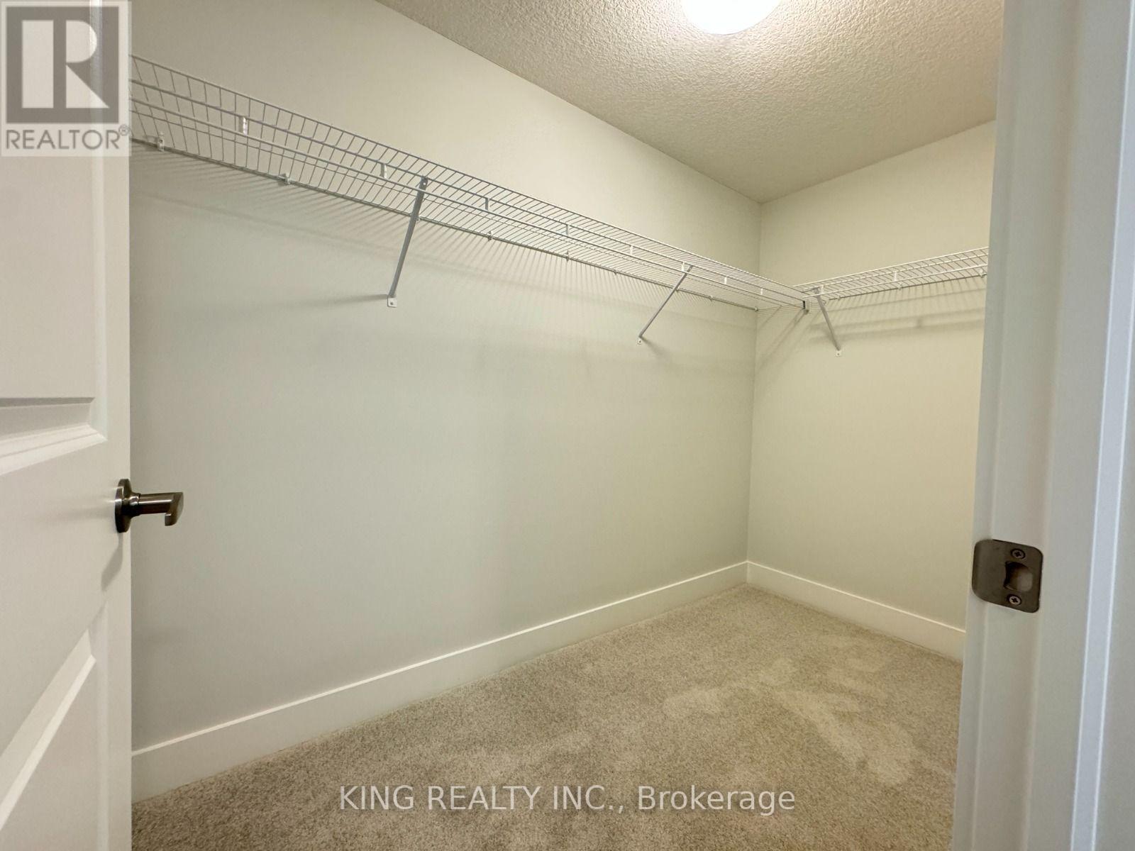 990 Deveron Crescent — photo 27