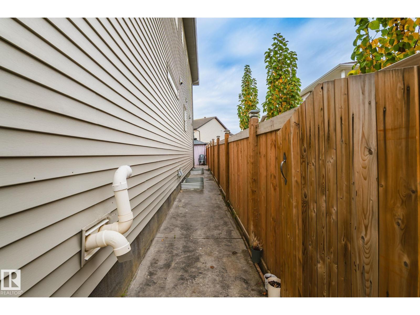 824 34 AVE NW - 63
