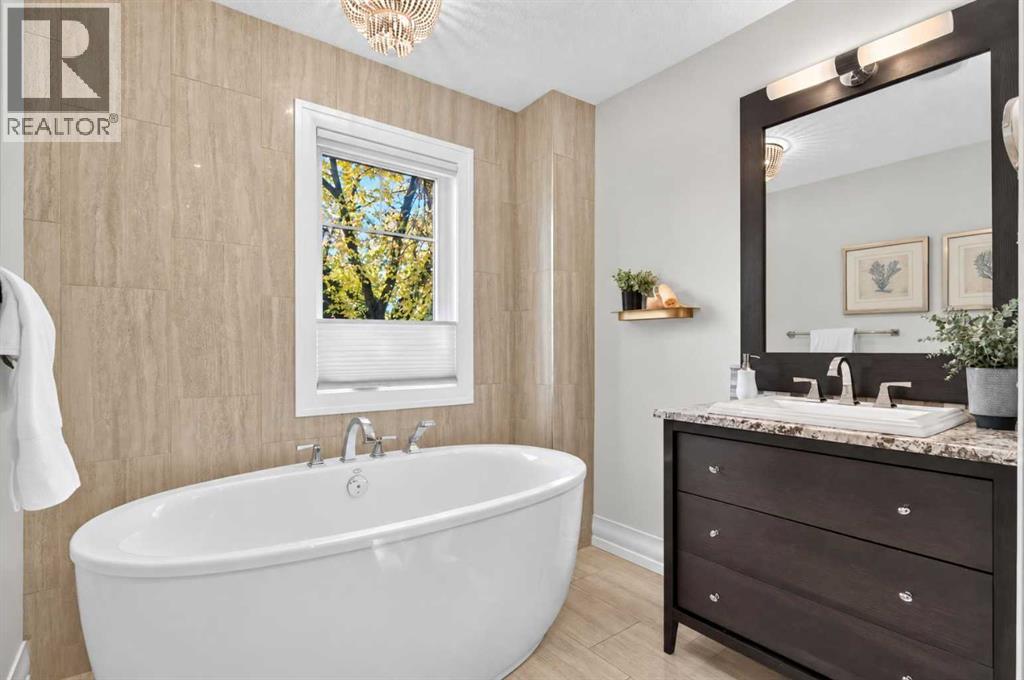 1732 49 Avenue SW - photo 15