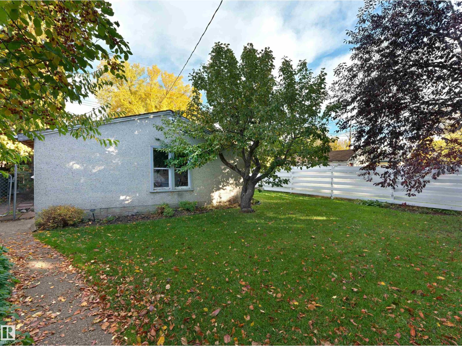 10968 75 AV NW - 27