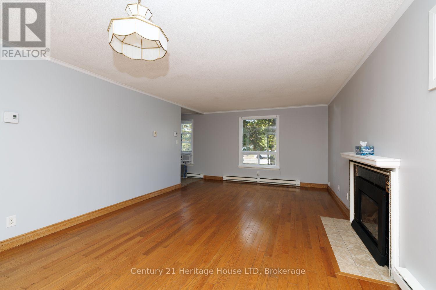346 Albany Street — photo 26