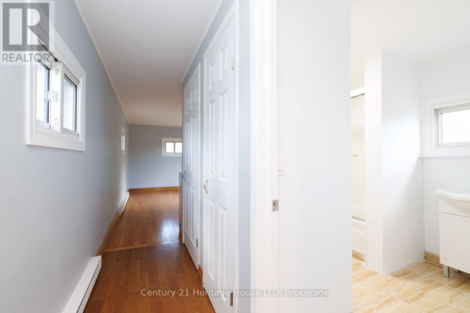 346 Albany Street — photo 36