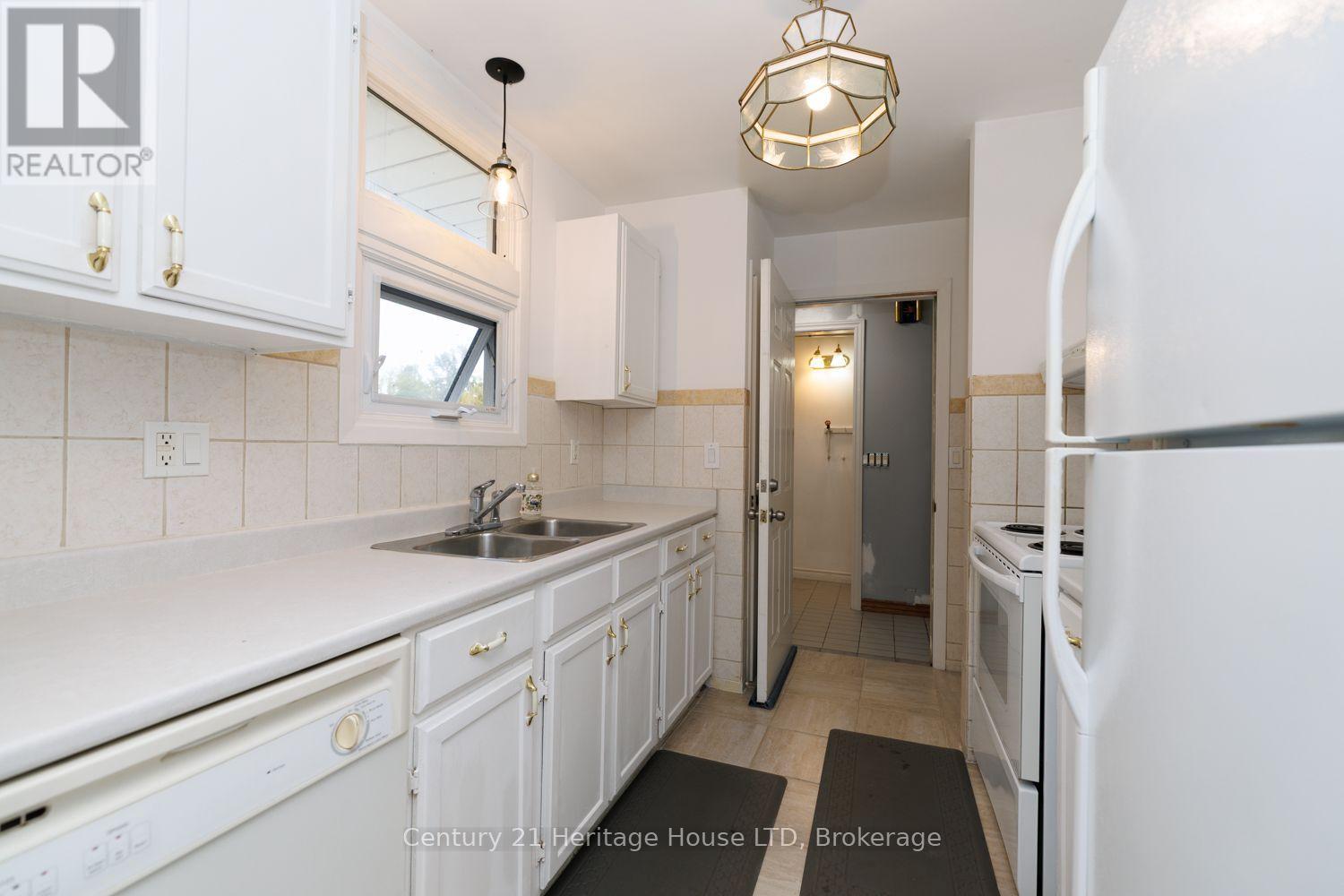 346 ALBANY STREET - 29