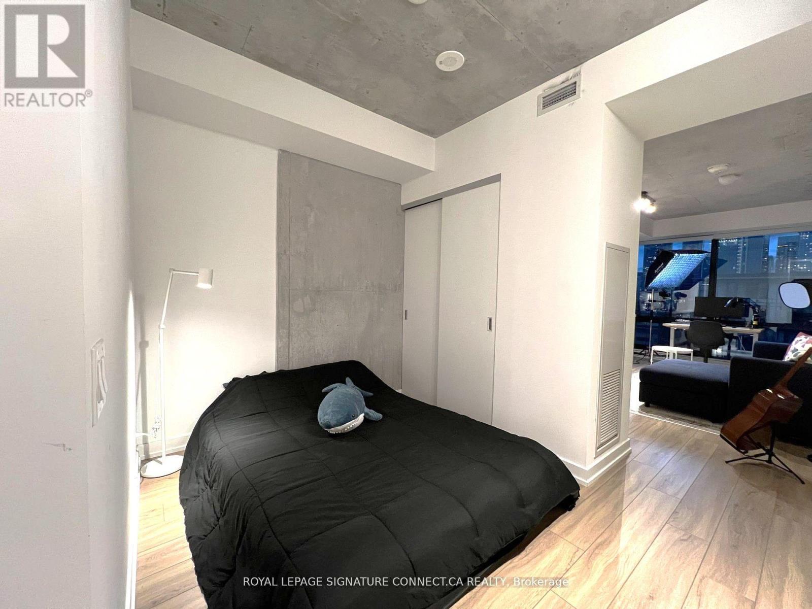 458 Richmond Street West — photo 4