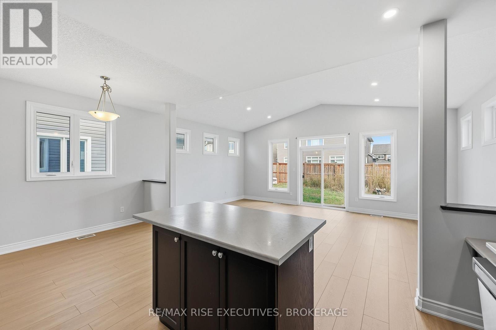 567 BETH CRESCENT - Image 13
