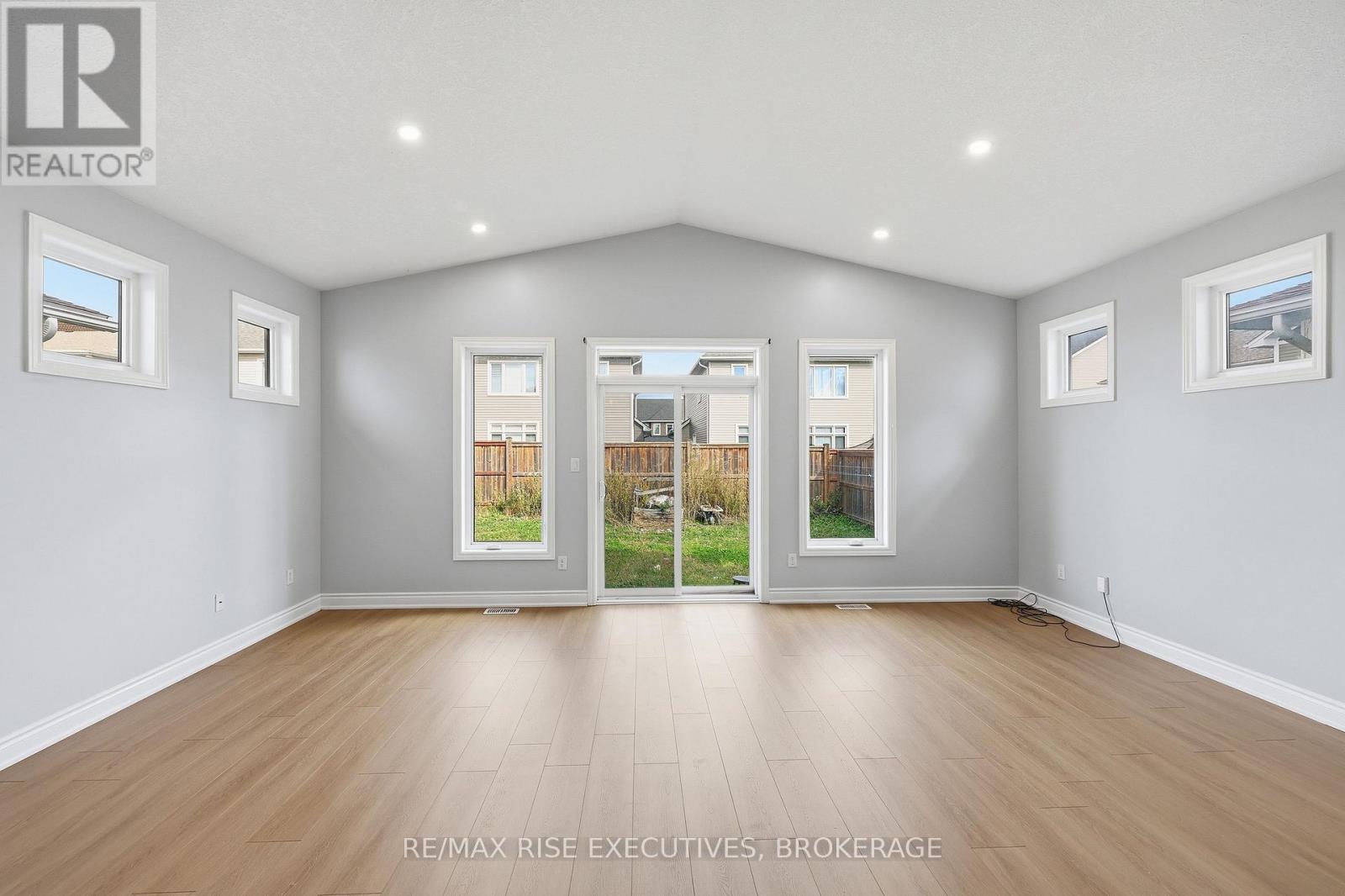 567 BETH CRESCENT - Image 15