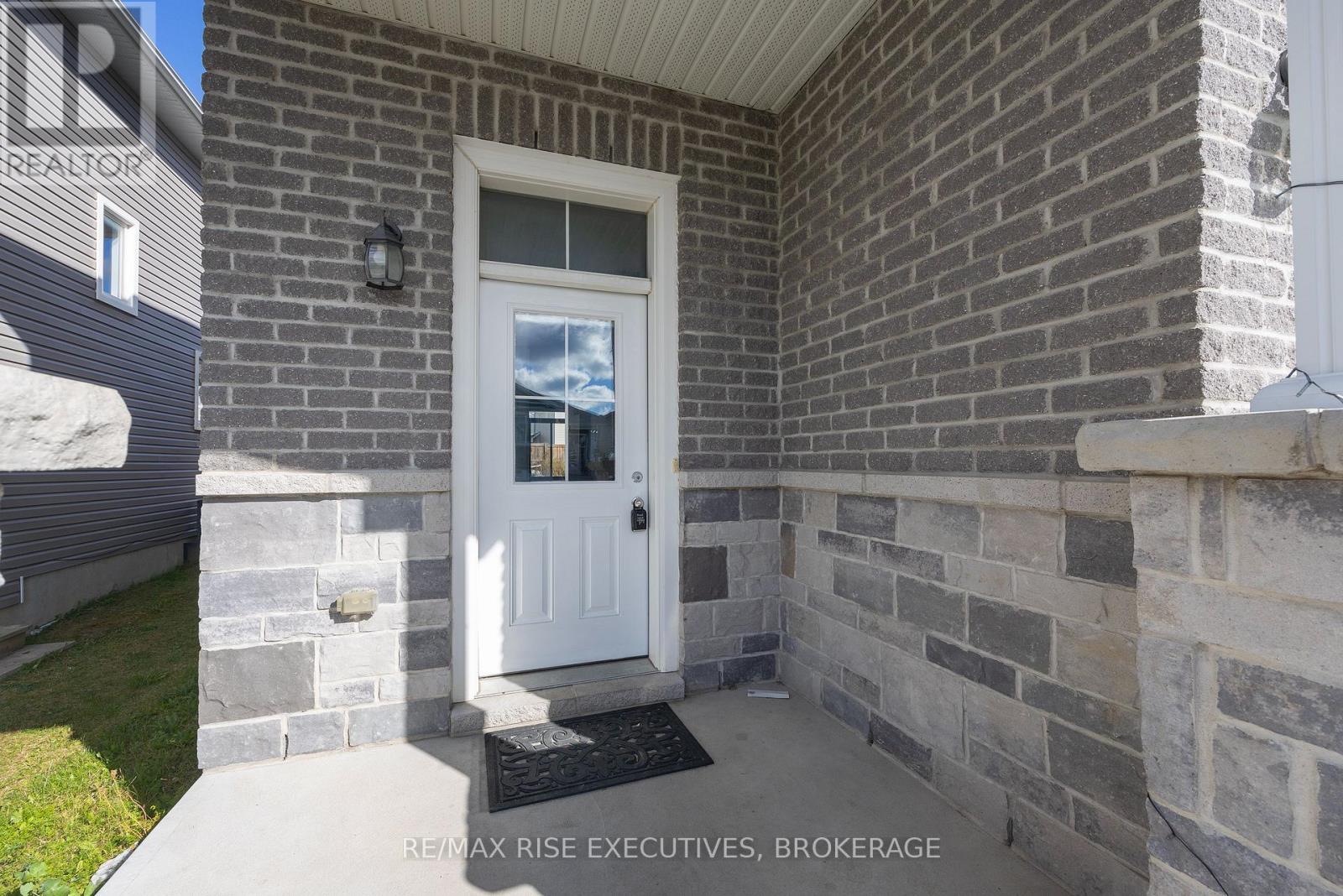 567 BETH CRESCENT - 5
