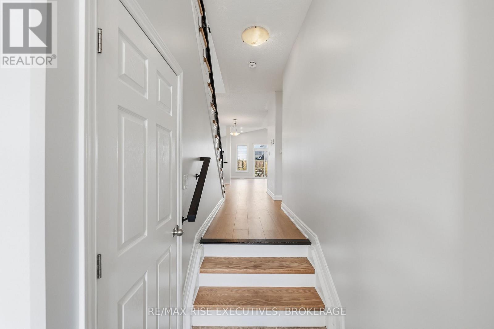 567 BETH CRESCENT - 7