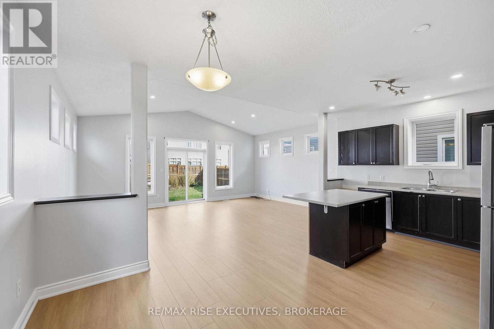 567 BETH CRESCENT - Image 9