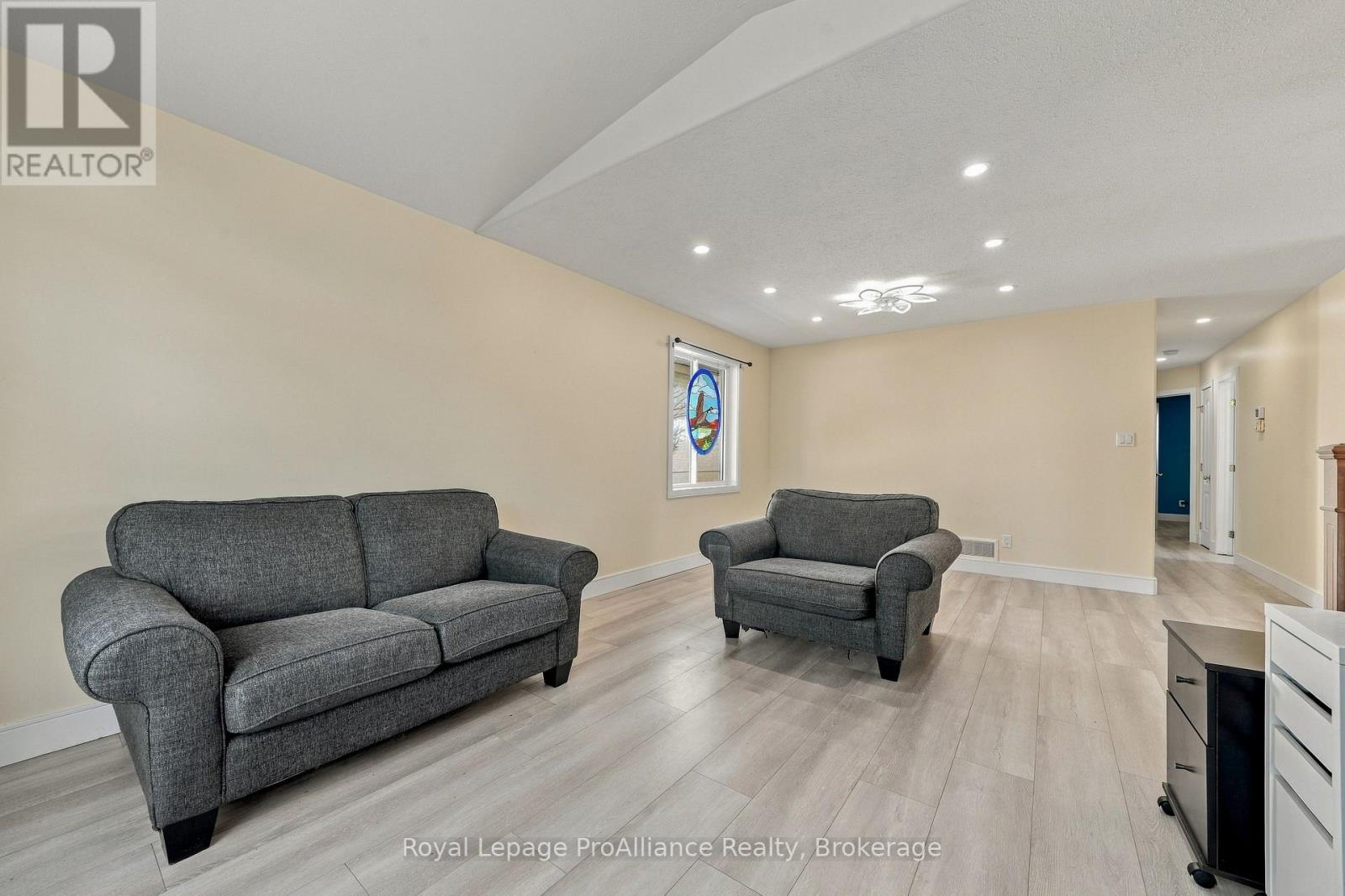 37 Reid Street, Quinte West, ON photo 7