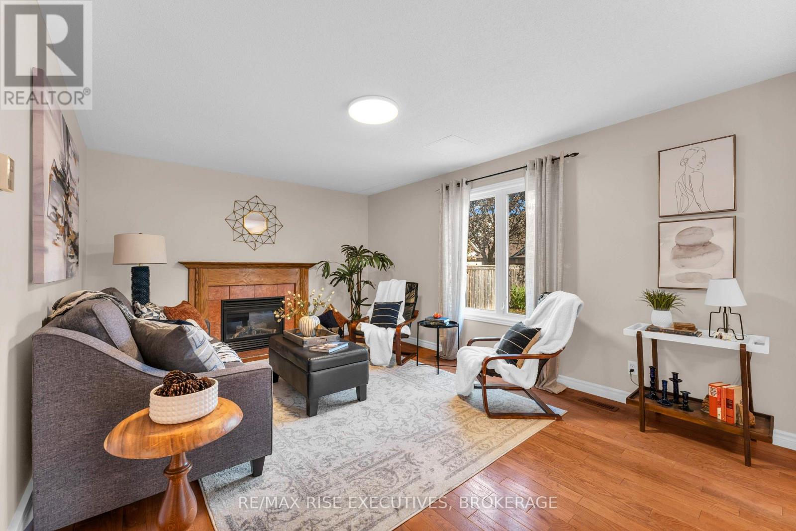 370 COOKE CRESCENT - 11