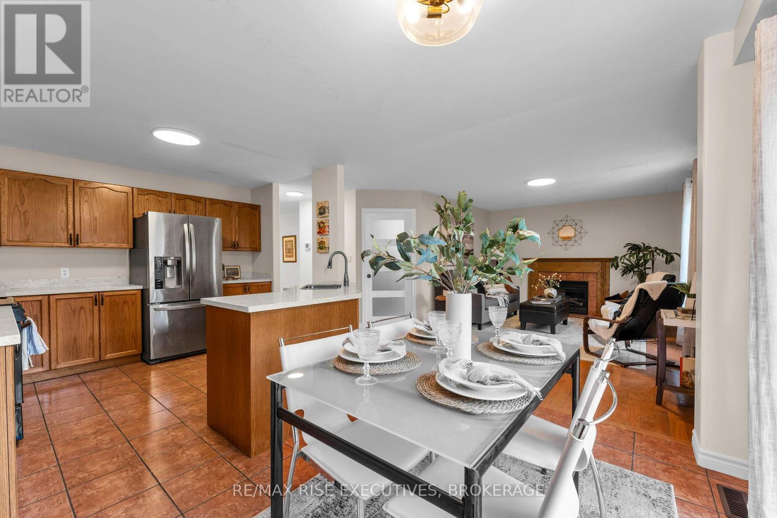 370 COOKE CRESCENT - 16