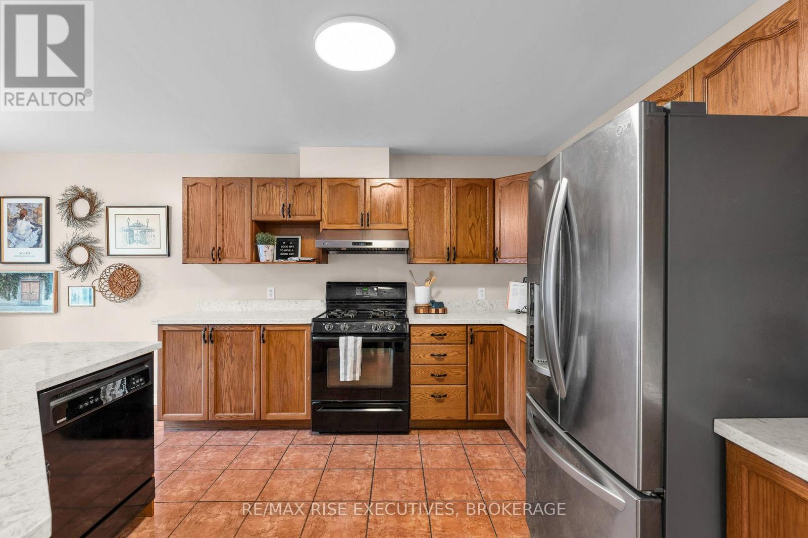 370 COOKE CRESCENT - Image 19