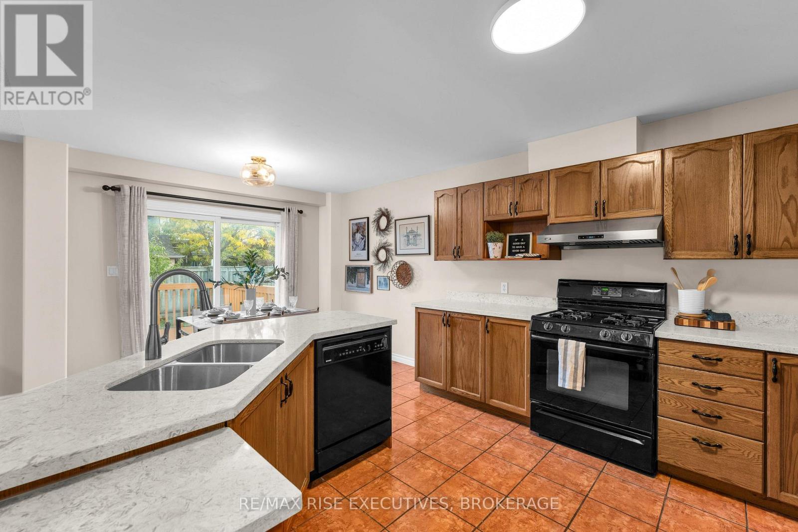 370 COOKE CRESCENT - Image 20