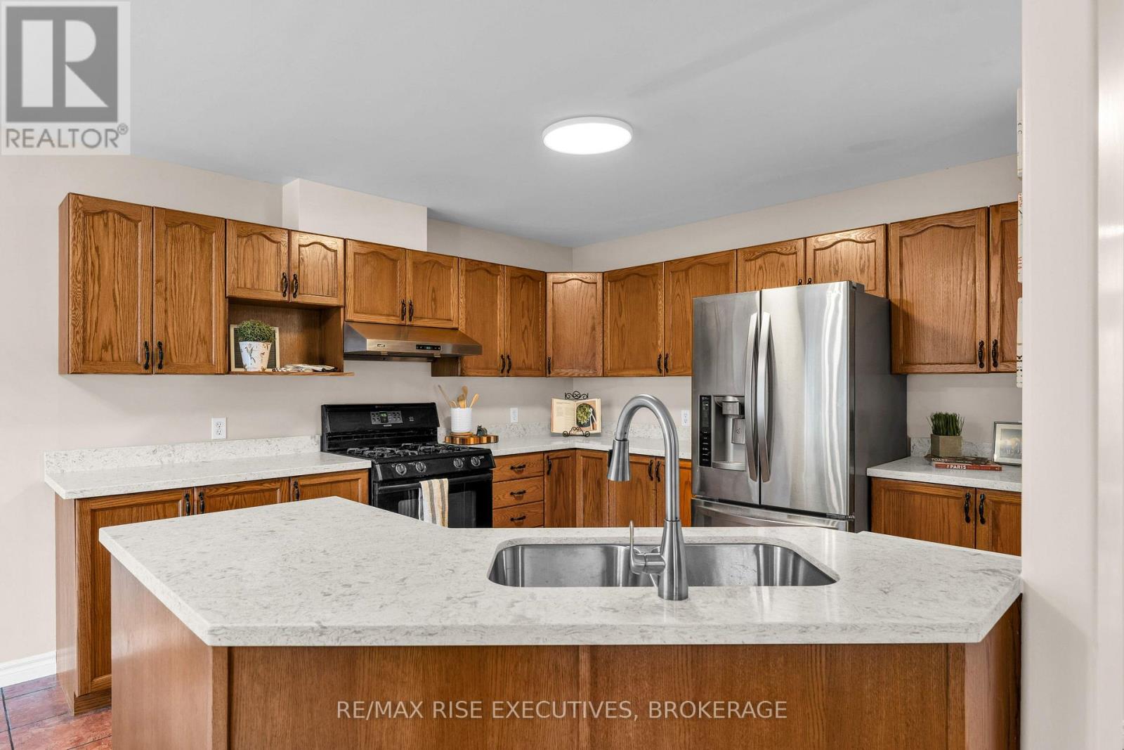 370 COOKE CRESCENT - 21