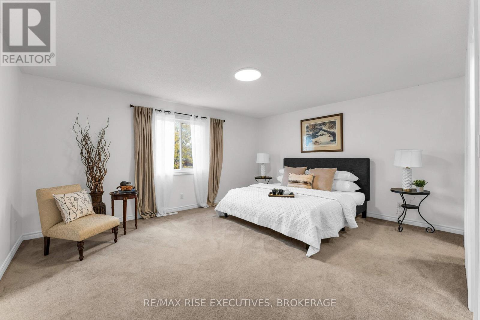 370 COOKE CRESCENT - 22