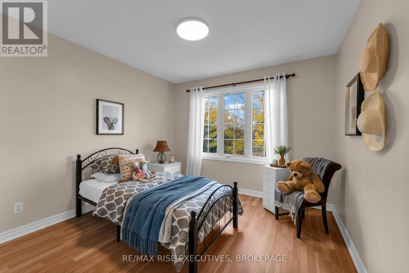 370 COOKE CRESCENT - 32