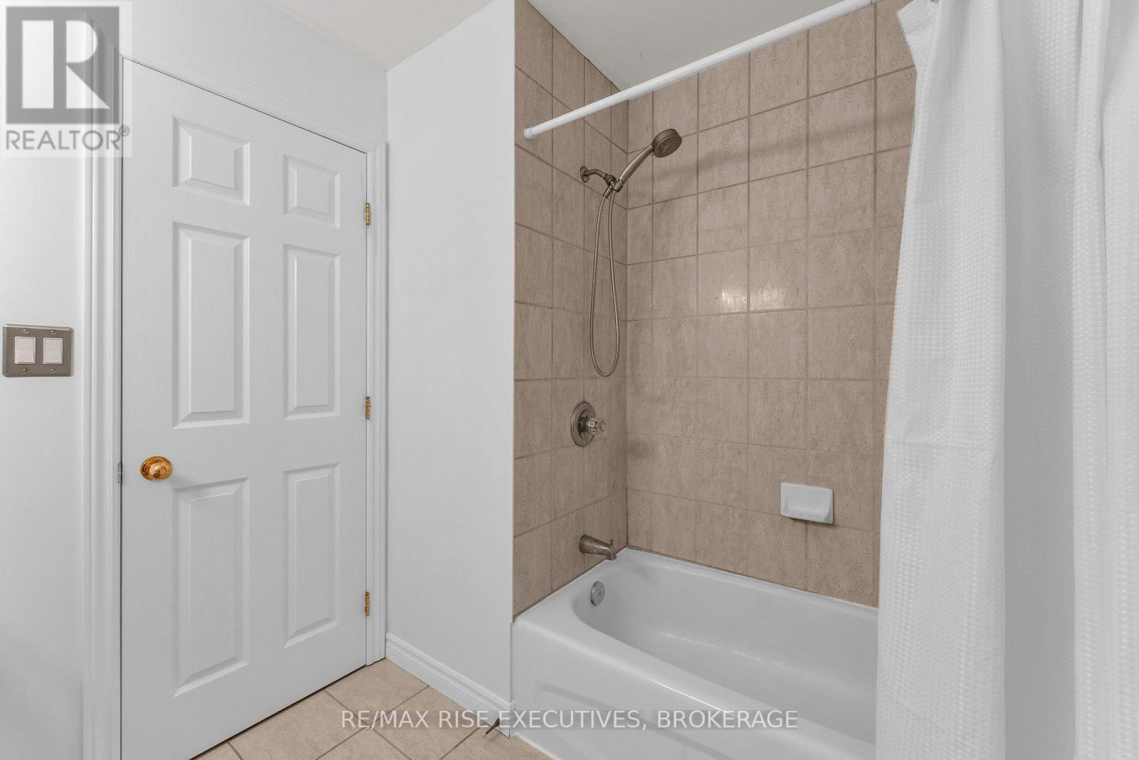 370 COOKE CRESCENT - Image 35