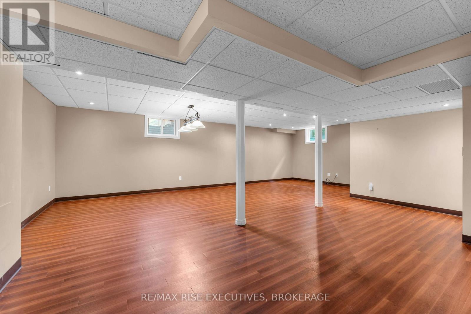 370 COOKE CRESCENT - 40