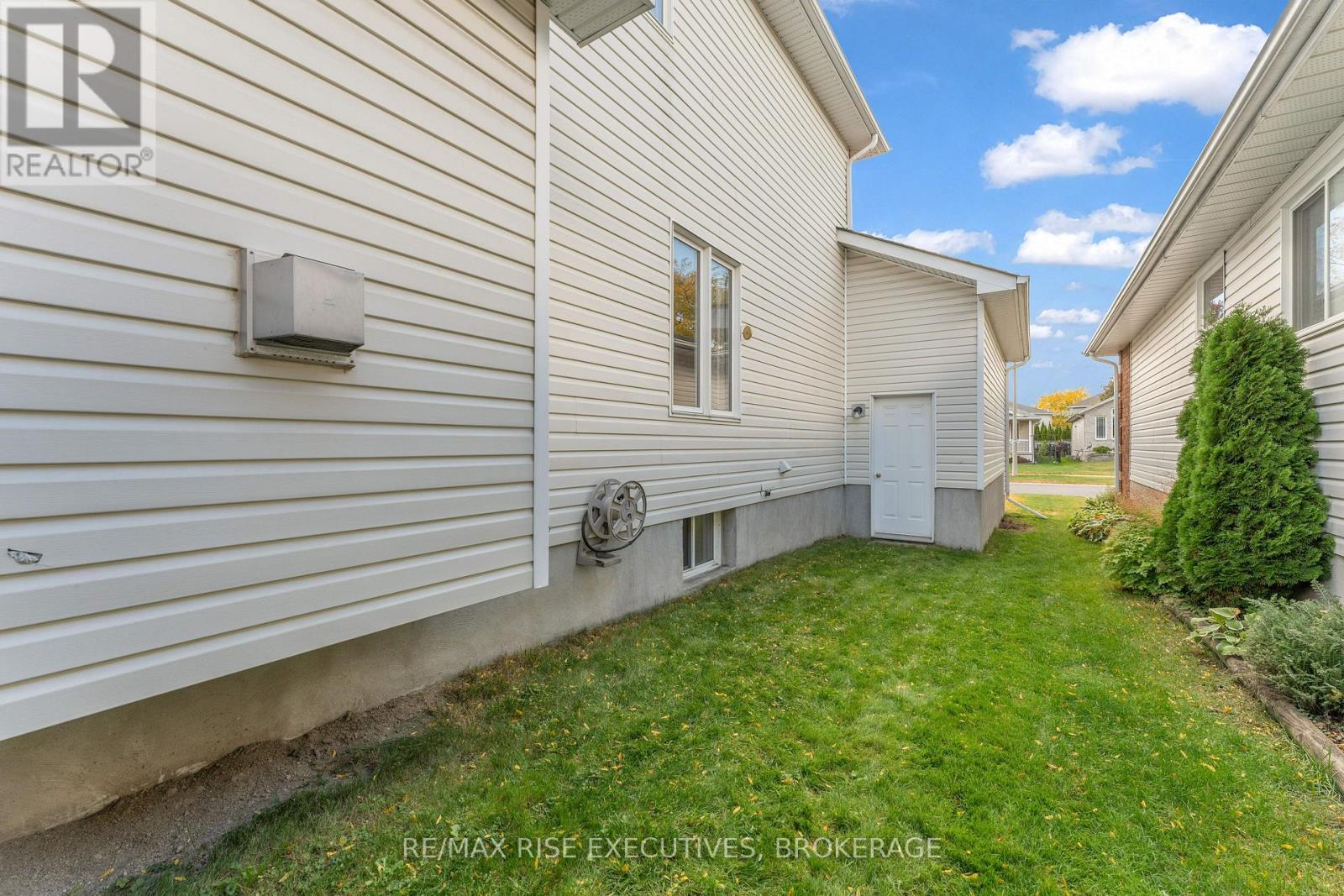 370 COOKE CRESCENT - 47